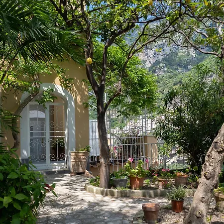 Casa Bijou - De Vivo Realty Гостьовий будинок