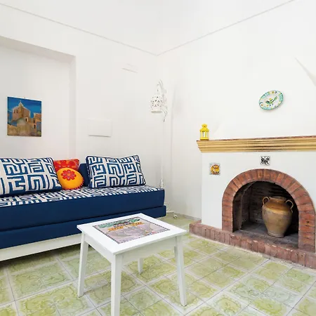 Guest house De Vivo Realty - Casa Bijou 3*