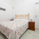 De Vivo Realty - Casa Bijou 3*