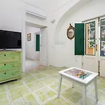 De Vivo Realty - Casa Bijou Guest house 3*