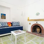Guest house De Vivo Realty - Casa Bijou 3*